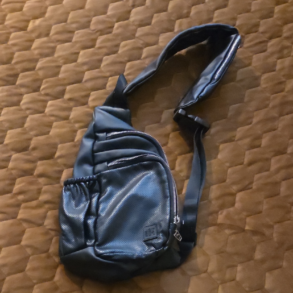 JoyLab Black Crossbody Bag